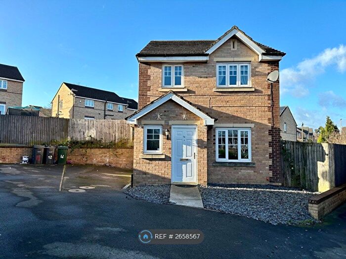 3 Bedroom Detached House To Rent In Corsair Avenue, Bradford, BD10