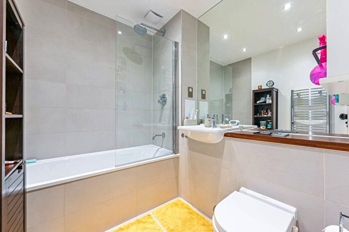 2 Bedroom Flat To Rent In Casbeard Street, Finsbury Park, London, N4
