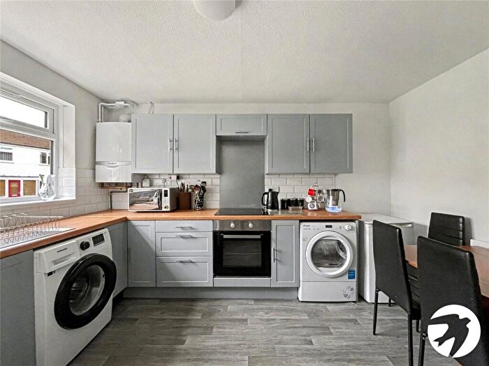 3 Bedroom End Of Terrace House For Sale In Hearne Close, Sittingbourne, Kent, ME10