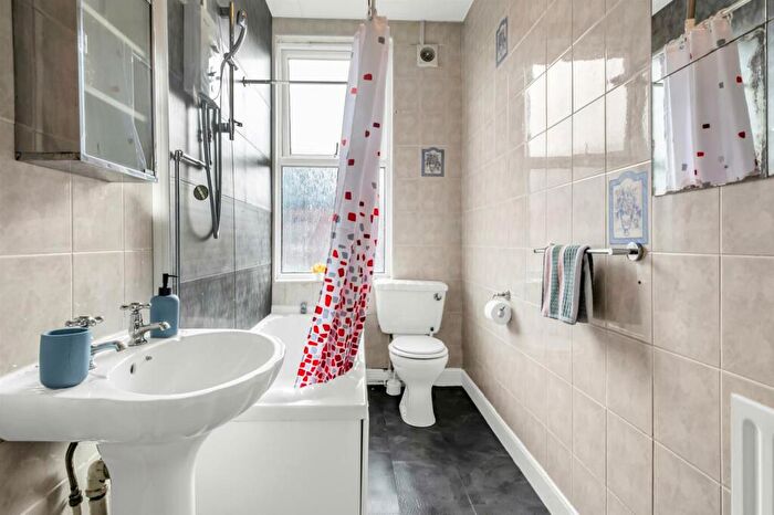 4 Bedroom House To Rent In Beechwood Road, Burley, LS4
