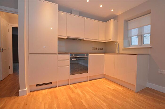 2 Bedroom Apartment To Rent In Endsleigh Road, Merstham, Redhill, RH1