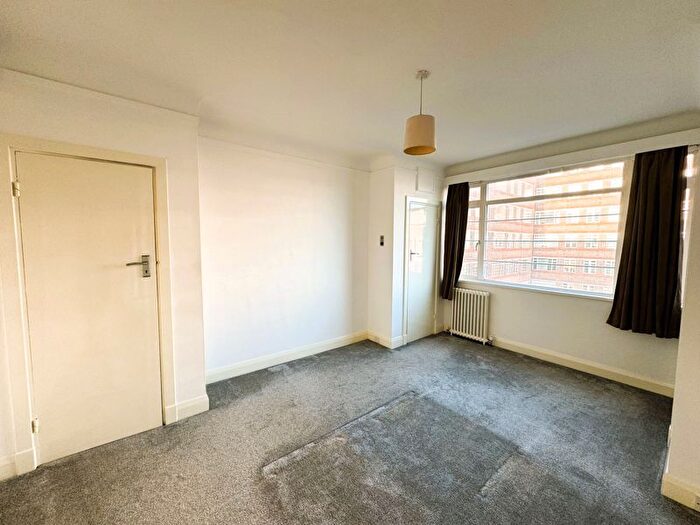 1 Bedroom Flat To Rent In Balham High Road, London, SW17
