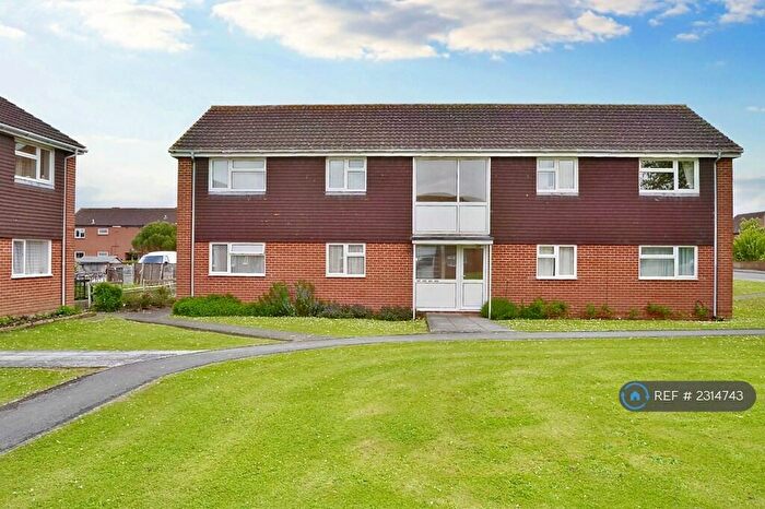 1 Bedroom Flat To Rent In Strode Road, Street, BA16