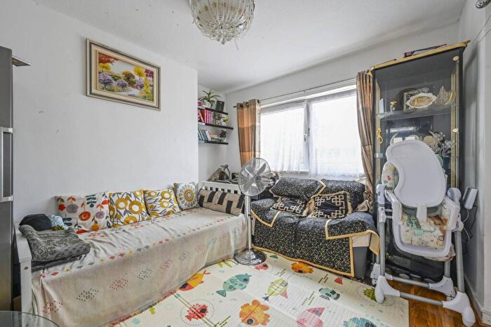 2 Bedroom Flat For Sale In Poplar High Street, Poplar, London, E14