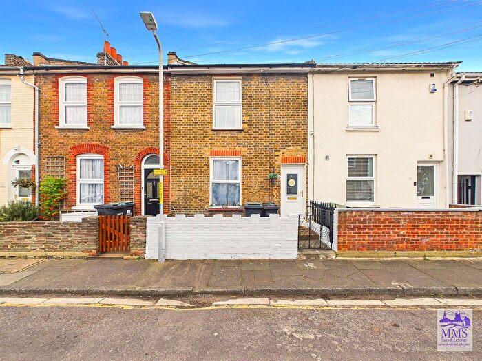 3 Bedroom Terraced House For Sale In Cutmore Street, Gravesend, DA11