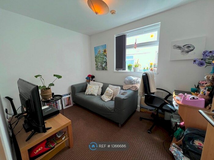 1 Bedroom Flat To Rent In Princes Street, Cardiff, CF24