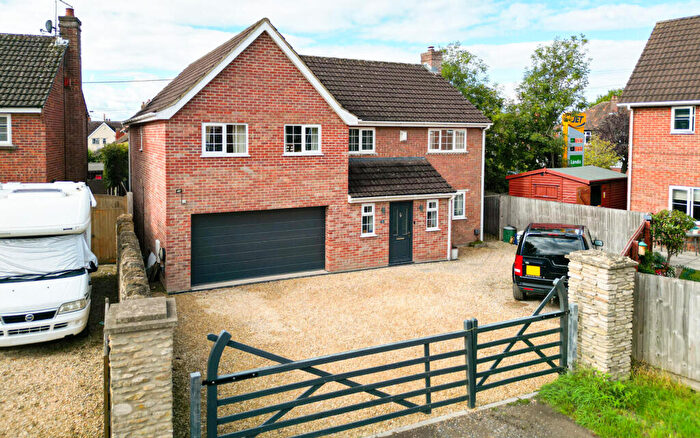 6 Bedroom Detached House For Sale In Oxford Road, Calne, SN11