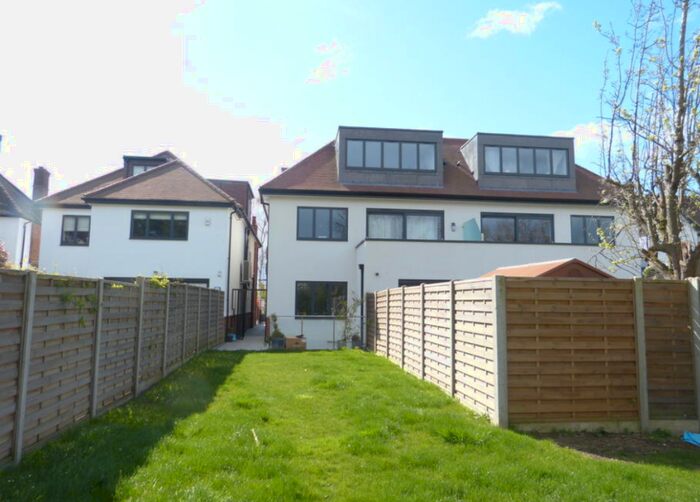 2 Bedroom Apartment To Rent In The Ridgeway, London, NW11