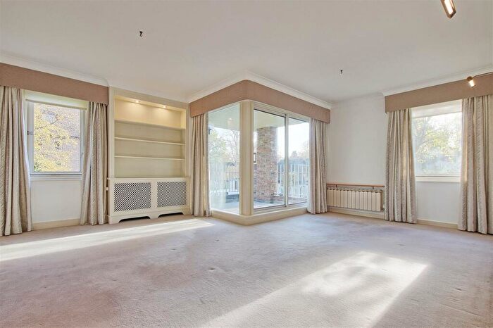 3 Bedroom Flat To Rent In Redwood Lodge, Grange Road, Cambridge, CB3