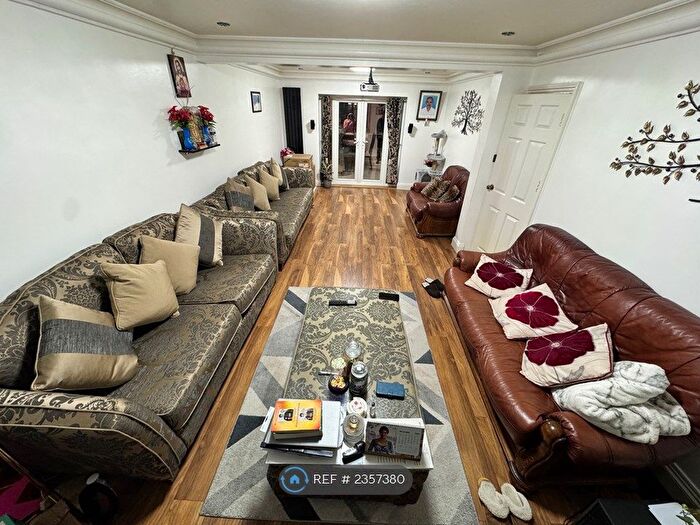 5 Bedroom Terraced House To Rent In Stoke Avenue, Ilford, IG6