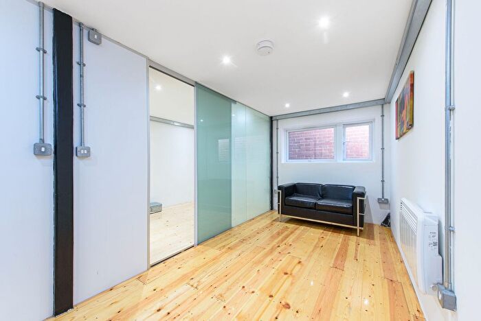 1 Bedroom Flat For Sale In Scout Way, Mill Hill, London, NW7