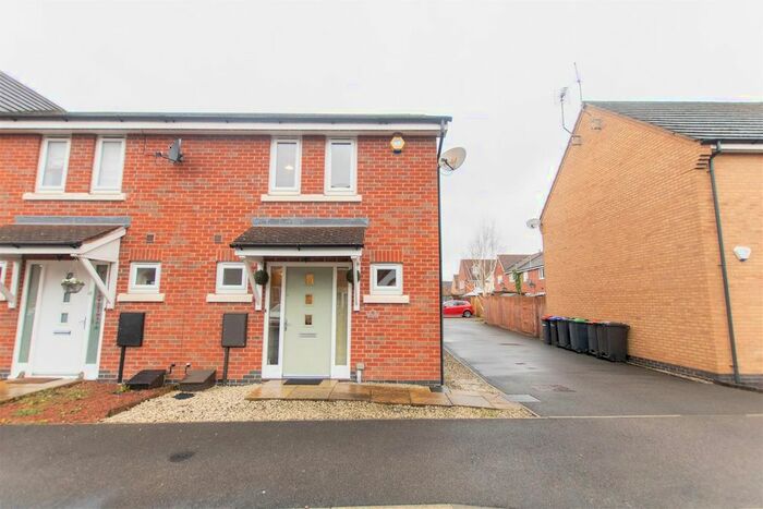 3 Bedroom Town House To Rent In Robin Down Court, Kirkby-In-Ashfield, Nottingham, NG17