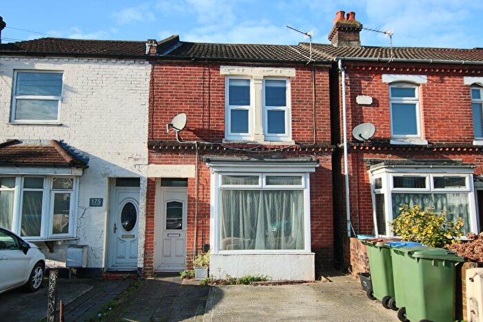 3 Bedroom Semi-Detached House For Sale In St Denys, Southampton, SO17
