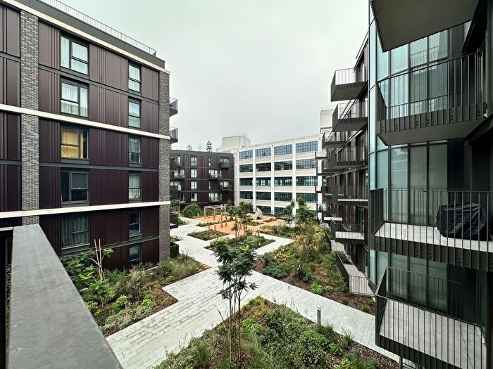 1 Bedroom Flat To Rent In Gramaphone Lane, Hayes, UB3