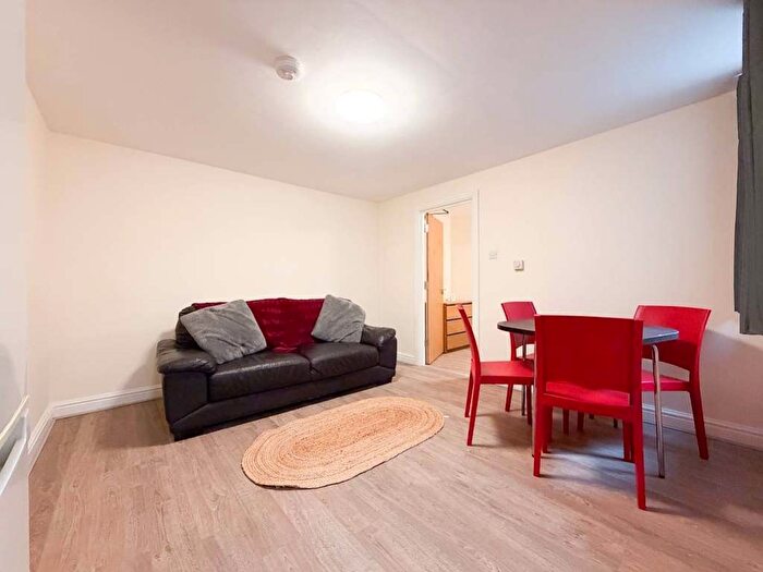 2 Bedroom Flat To Rent In Richmond Crescent, Roath, Cardiff, CF24