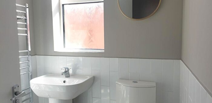 6 Bedroom Terraced House To Rent In Portland Street - Bed, LN5