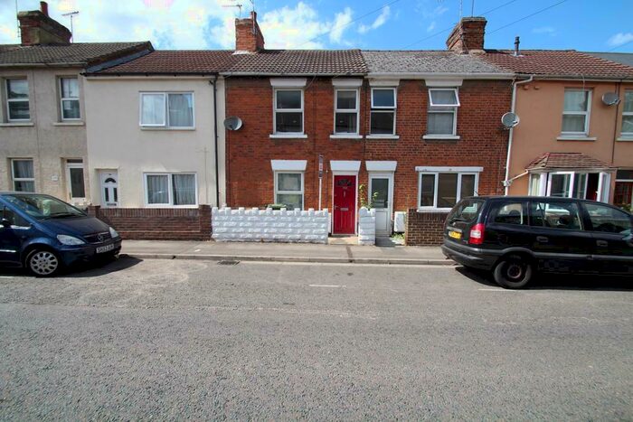 3 Bedroom Terraced House To Rent In William Street, Swindon, SN1