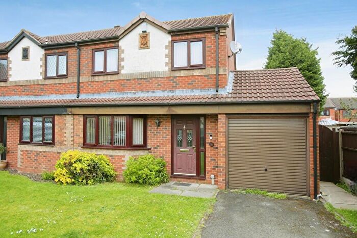 3 Bedroom Semi-Detached House To Rent In Sherwood Close, CV9