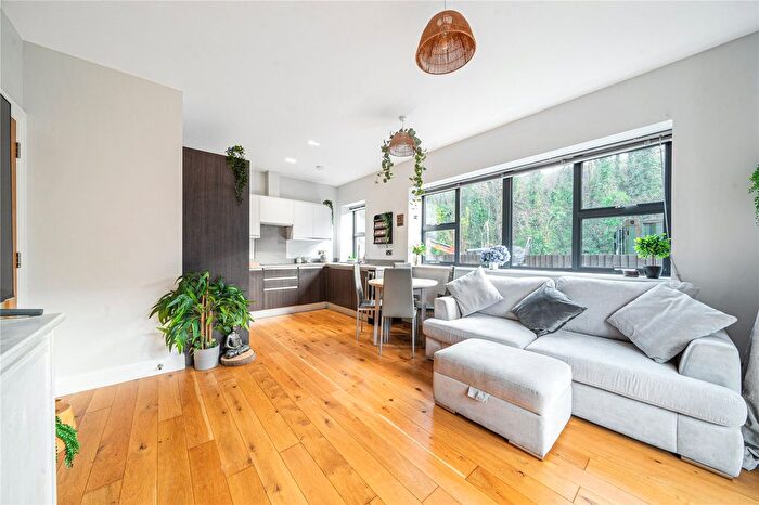 2 Bedroom Flat To Rent In London Road, Riverhead, Sevenoaks, Kent, TN13