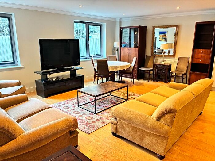 2 Bedroom Flat To Rent In St Stephens Mansions, Mount Stuart Square, Cardiff, CF10