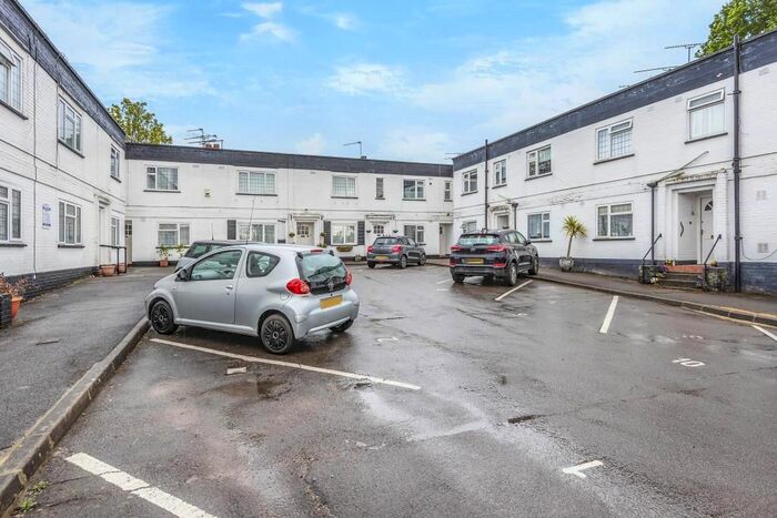 2 Bedroom Maisonette To Rent In Sunningdale, Berkshire, SL5