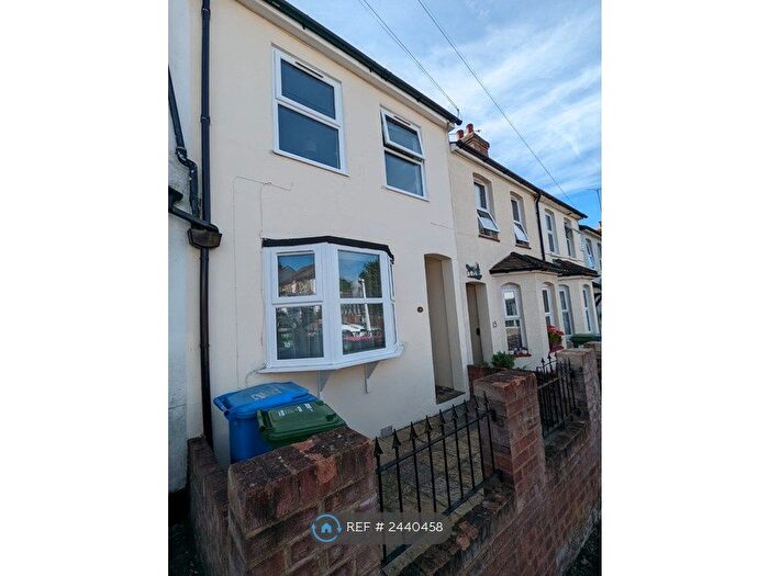 3 Bedroom Terraced House To Rent In Waterloo Road, Aldershot, GU12