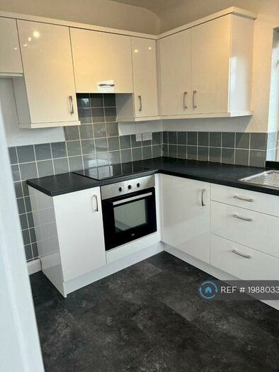 2 Bedroom Flat To Rent In East Didsbury, Manchester, M19