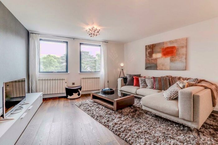 2 Bedroom Flat To Rent In Montpellier Terrace, GL50