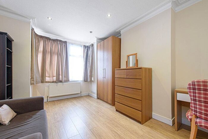 3 Bedroom Terraced House For Sale In Audley Road, Hendon, London, NW4