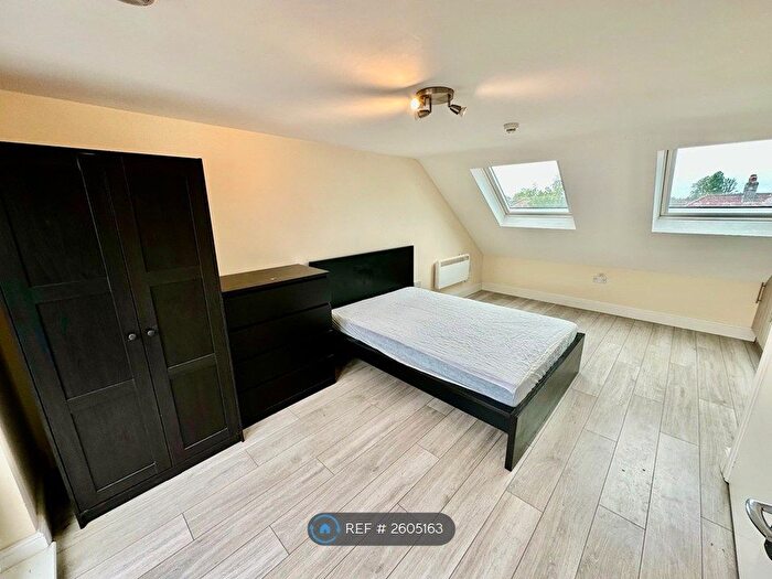Studio To Rent In London Greenford Perivale, Perivale, UB6