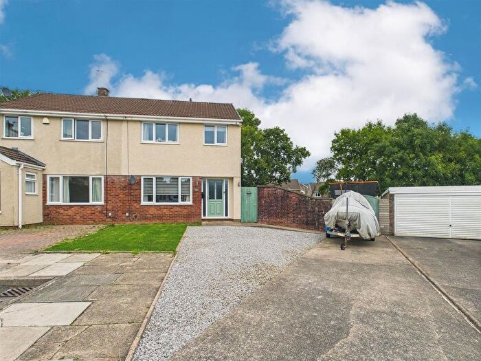 3 Bedroom Semi-Detached House For Sale In Ffordd Y Dderwen, Bridgend, CF31