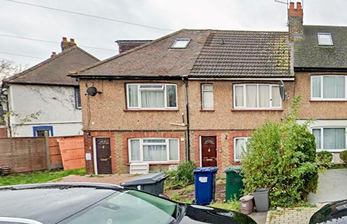 4 Bedroom Property For Sale In Clitterhouse Road, London, NW2