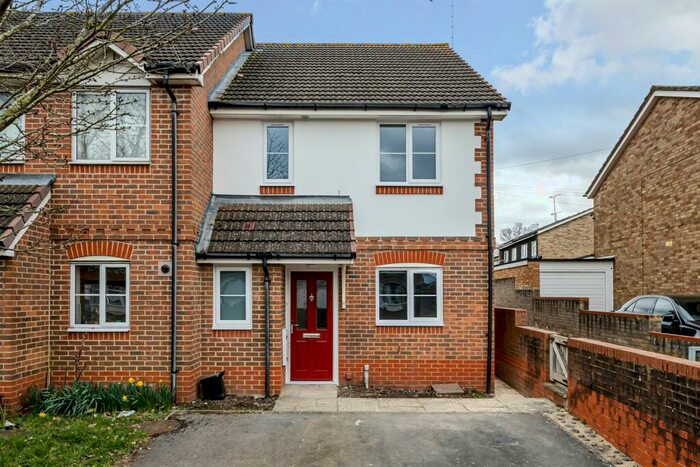 3 Bedroom Semi-Detached House To Rent In Yeoman Place, Woodley, Reading, RG5