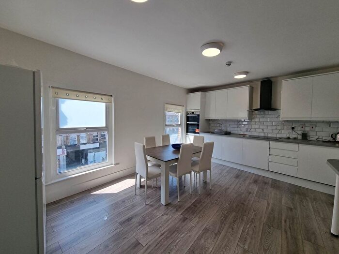 5 Bedroom Maisonette To Rent In Turnpike Lane, Turnpike Lane, N8