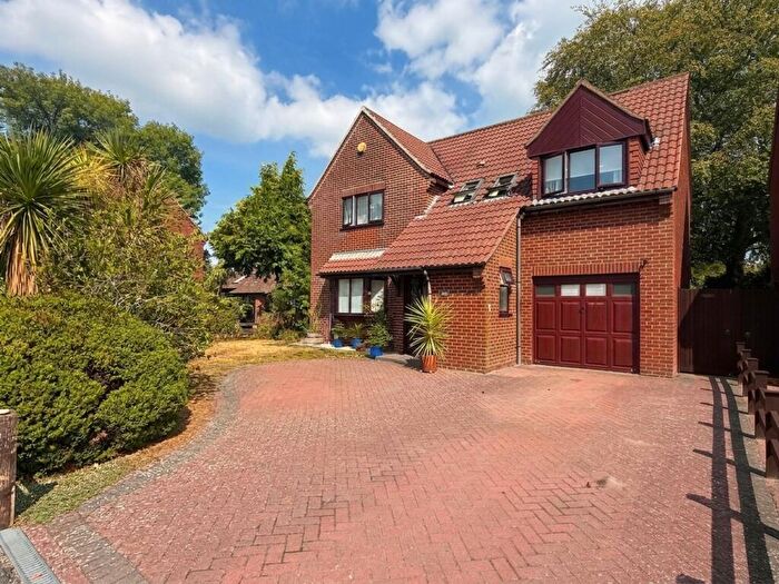 4 Bedroom Detached House For Sale In Hayley Close, Hythe, SO45