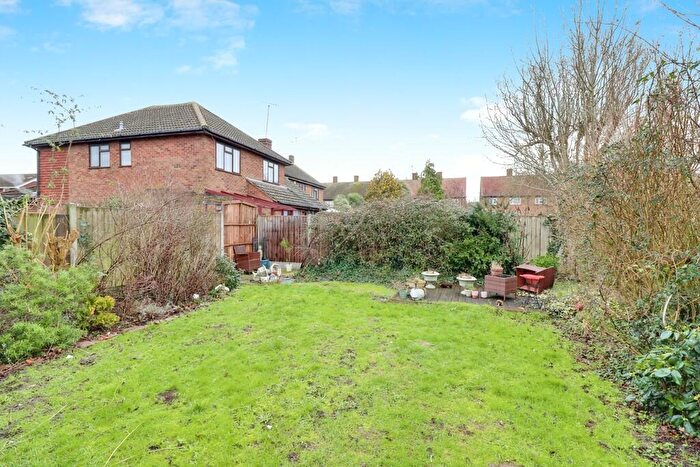 2 Bedroom Chalet For Sale In Richmond Avenue, South Benfleet, SS7