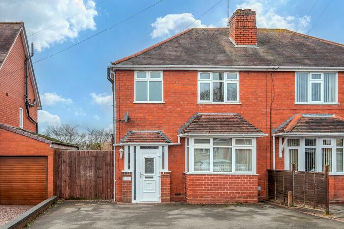 3 Bedroom Semi-Detached House To Rent In Elm Grove, Bromsgrove, Worcestershire, B61
