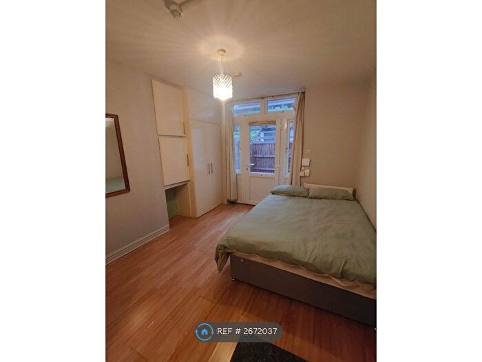 Studio To Rent In Luton, Luton, LU1
