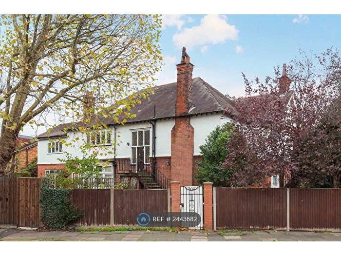 3 Bedroom Flat To Rent In Exeter Road, London, NW2