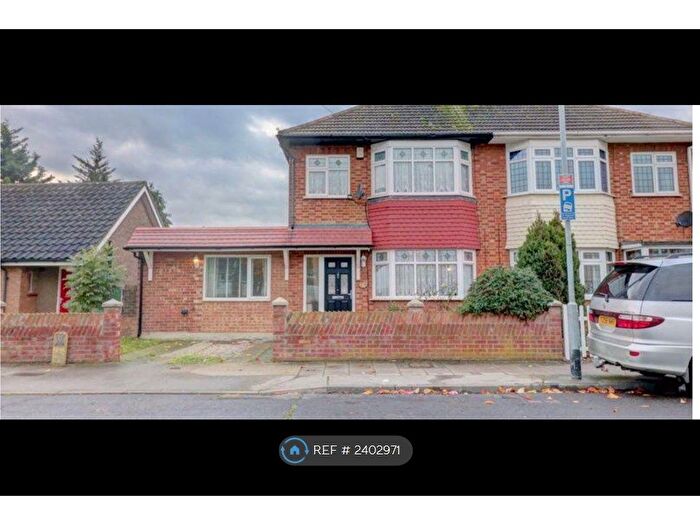 4 Bedroom Semi-Detached House To Rent In Wantz Lane, Rainham, RM13