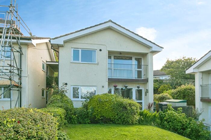 2 Bedroom Flat For Sale In Ffordd Bugail, Colwyn Bay, Conwy, LL29