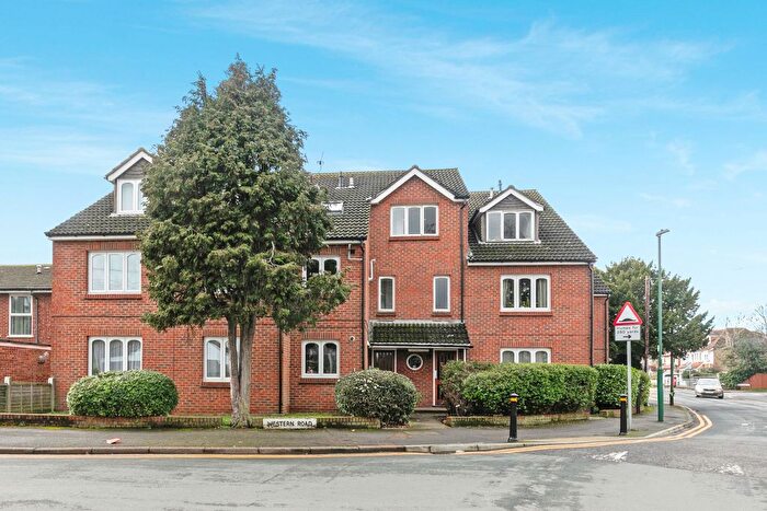 2 Bedroom Flat For Sale In Western Road, Christopher Court, SM1