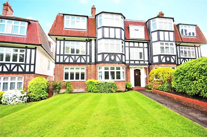 2 Bedroom Apartment To Rent In Grange Court, Upper Park, Loughton, IG10