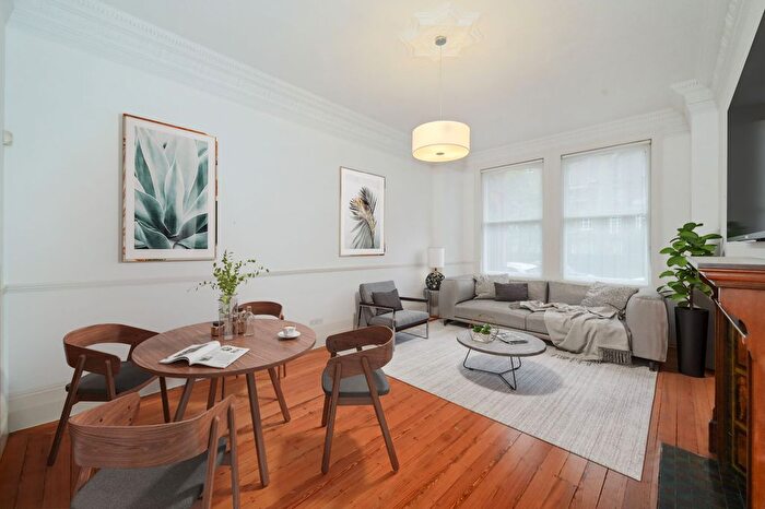 3 Bedroom Flat To Rent In Bina Gardens, London, SW5