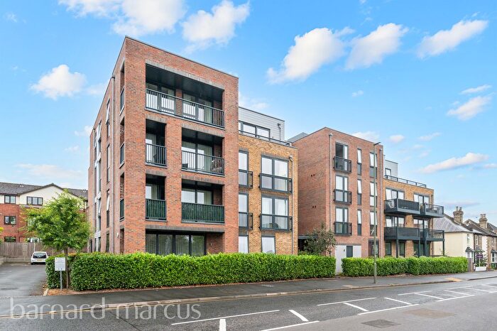 2 Bedroom Flat To Rent In East Street, Epsom, KT17