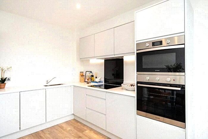 2 Bedroom Flat To Rent In Elmsleigh Road, Staines-Upon-Thames, Surrey, TW18