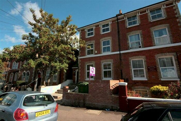 1 Bedroom Flat To Rent In - Russell Street, Reading, RG1