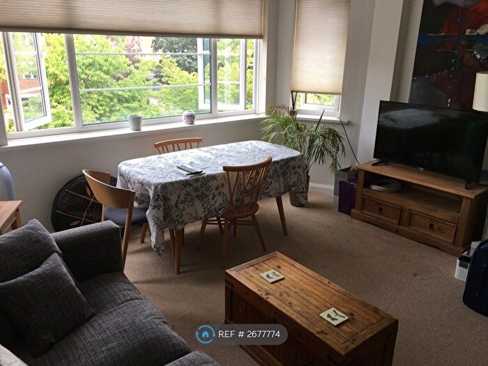 2 Bedroom Flat To Rent In Sheen Court, Richmond, TW10