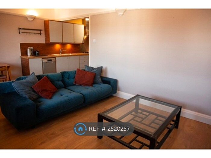 2 Bedroom Flat To Rent In King Street, Twickenham, TW1