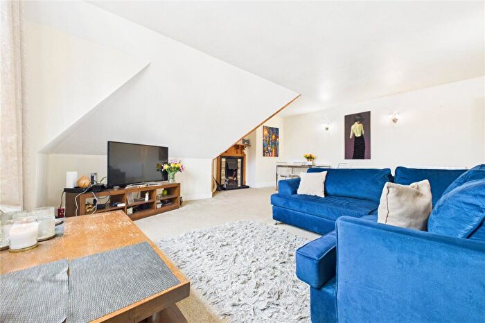 2 Bedroom Apartment For Sale In Maidenhatch, Pangbourne, Reading, Berkshire, RG8